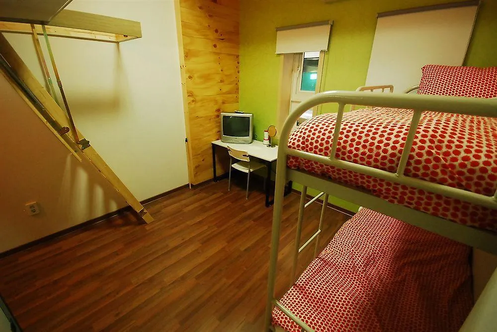 Zaza Backpackers Hostel Seoul 2*,