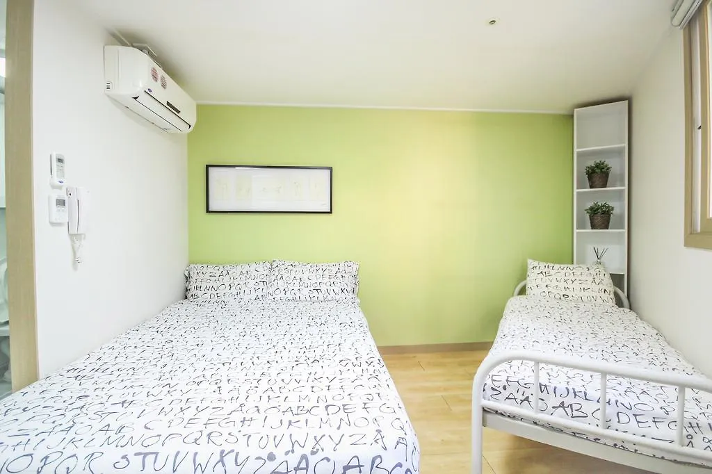 Zaza Backpackers Hostel Seoul 2*,